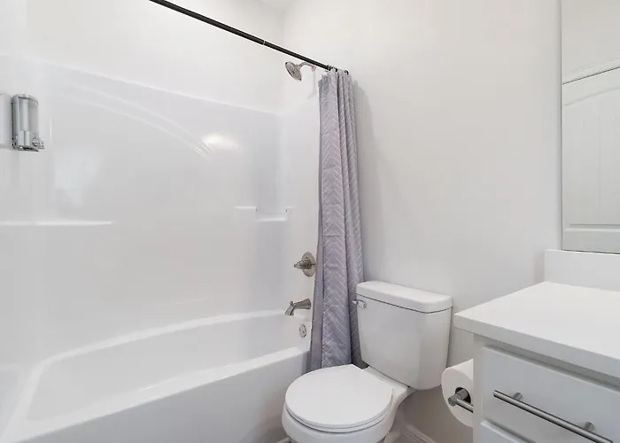 Bright And Open Walk To Downtown Holiday home *