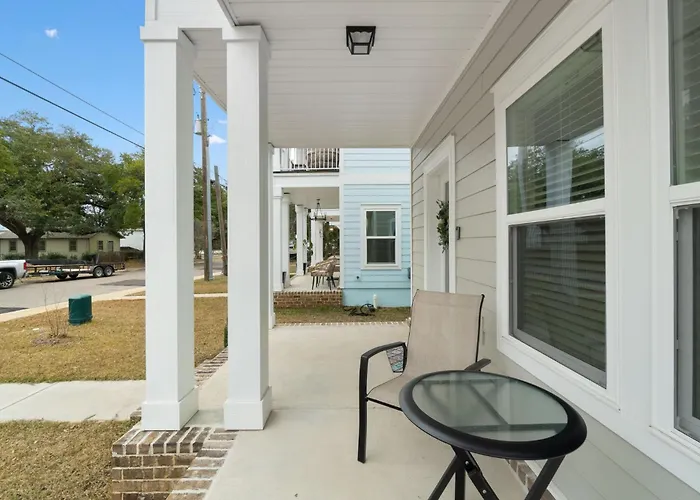 Bright And Open Walk To Downtown Holiday home