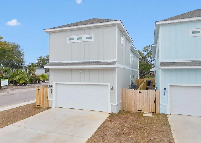 Holiday home Bright And Open Walk To Downtown *