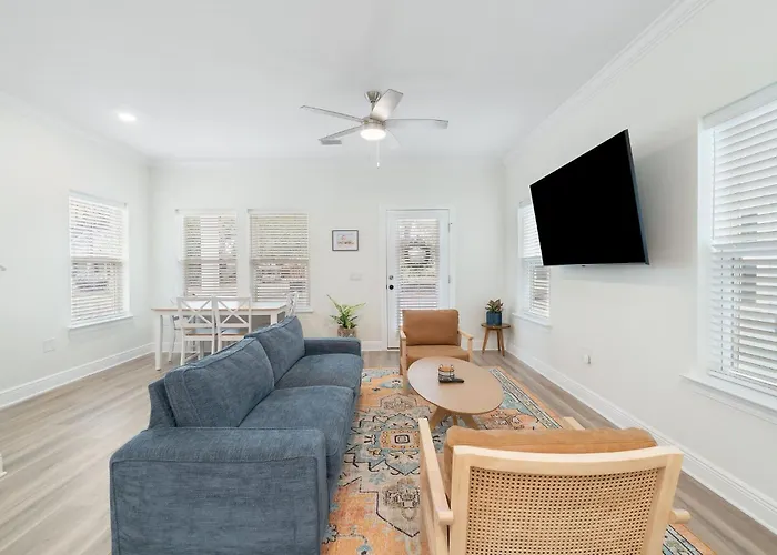 Bright And Open Walk To Downtown *