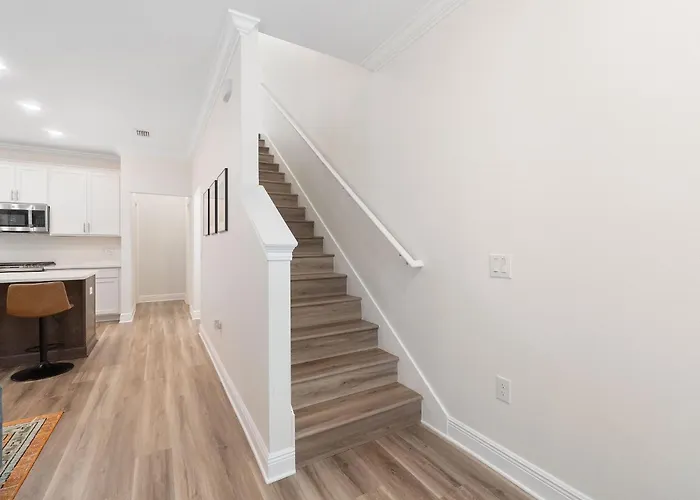 Holiday home Bright And Open Walk To Downtown *