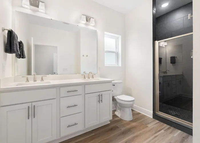 Bright And Open Walk To Downtown *