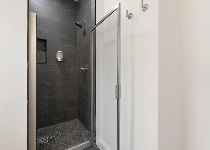 Bright And Open Walk To Downtown Holiday home *