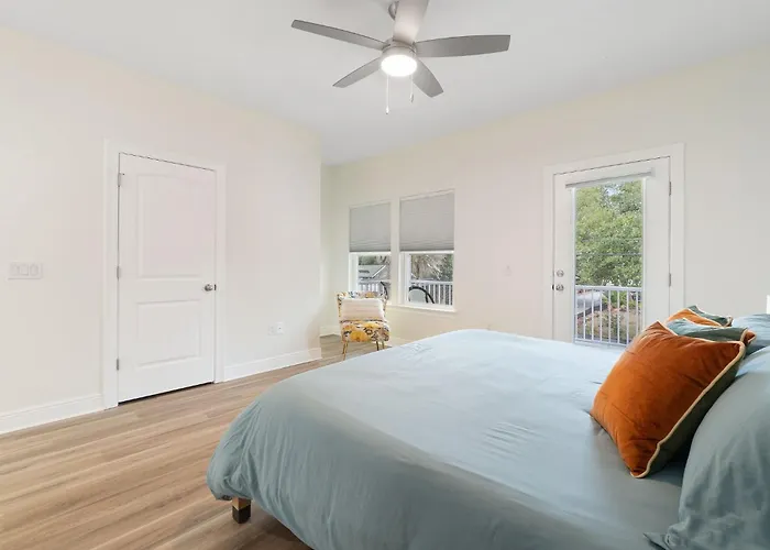 Holiday home Bright And Open Walk To Downtown Pensacola
