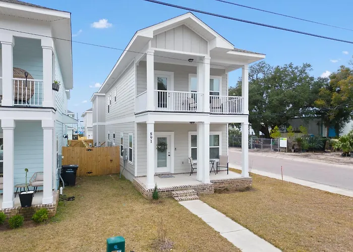 Bright And Open Walk To Downtown * Pensacola