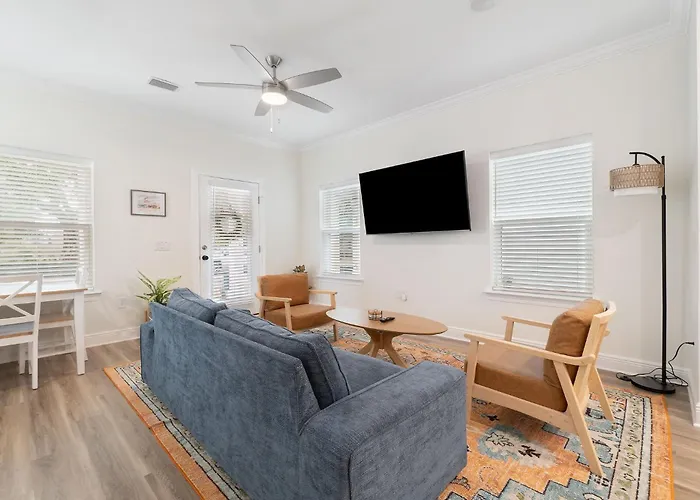 Bright And Open Walk To Downtown Holiday home Pensacola