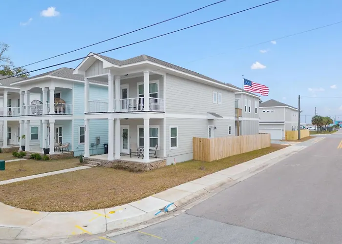 Holiday home Bright And Open Walk To Downtown