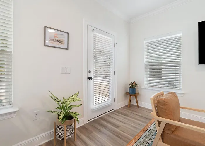 Bright And Open Walk To Downtown Holiday home Pensacola