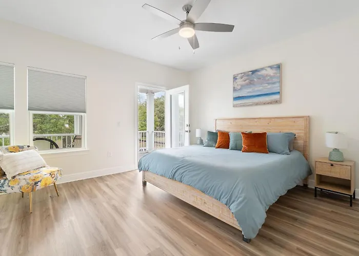 Bright And Open Walk To Downtown Holiday home Pensacola